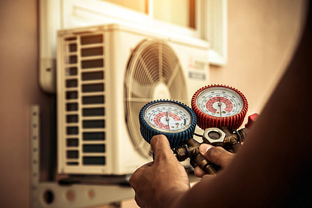 Professional Hvac technician working in Swampscott, MA